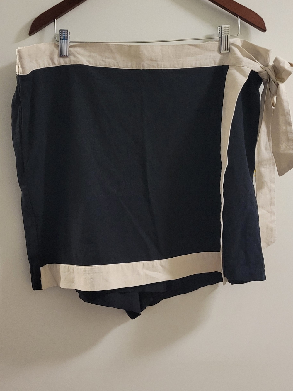 NWT Ava + Viv Wrap Skort Cream and Black Size XL